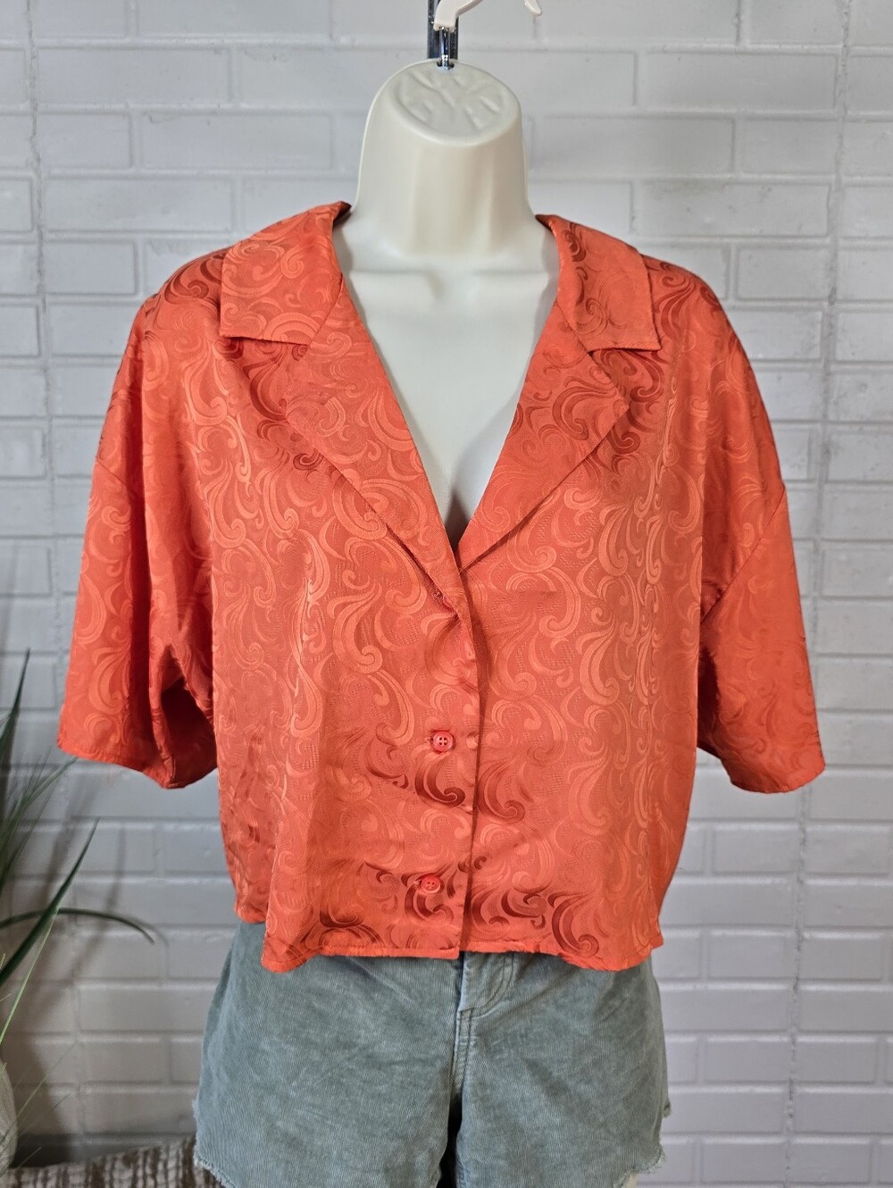 ACOA Orange Floral Cropped V-neck Button Up